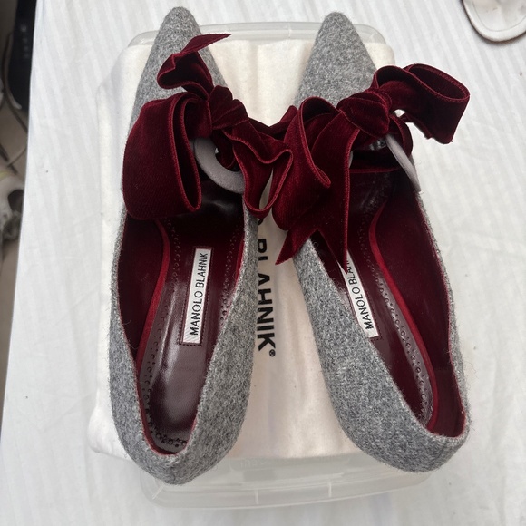 BEAUTIFUL Manolo Blahnik shoes PERFECT for fall/winter! - Picture 1 of 2